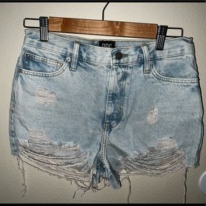 BDG LIGHT DENIM SHORTS